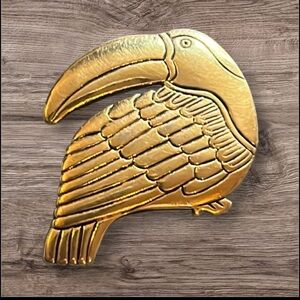Signed LAUREL BURCH Goldtone Polished TUCAN Shape Pin Brooch